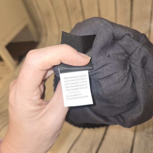 The North Face Ribbed Knit Beanie Hat Black Logo Patch Winter Ski Cap Unisex - Picture 5 of 5